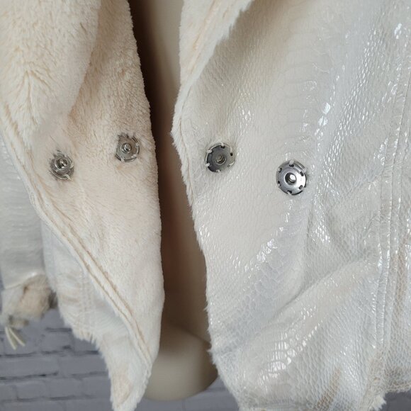 BKE Ivory Animal Print Soft Faux Fur Lined Snap Front Moto Jacket Size Small S - Picture 8 of 16